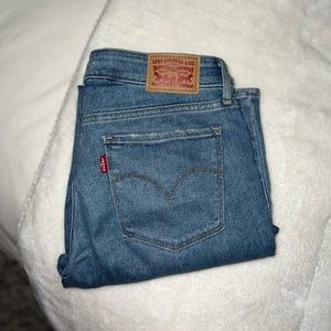 711 skinny Levi’s, size 28, 30in inseam
